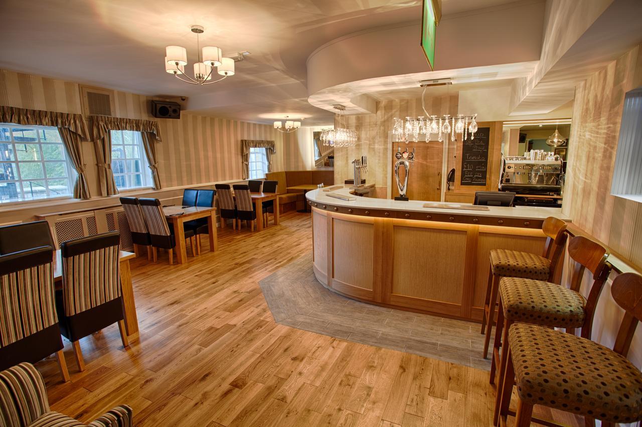 The Elephant & Castle Hotel Newtown  Exterior photo